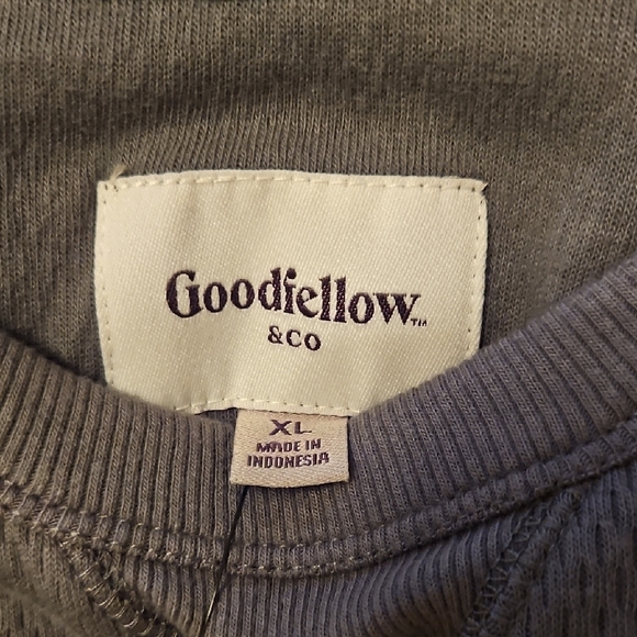 Goodfellow & Co Long Sleeve Crew in Green/Gray - Picture 2 of 2